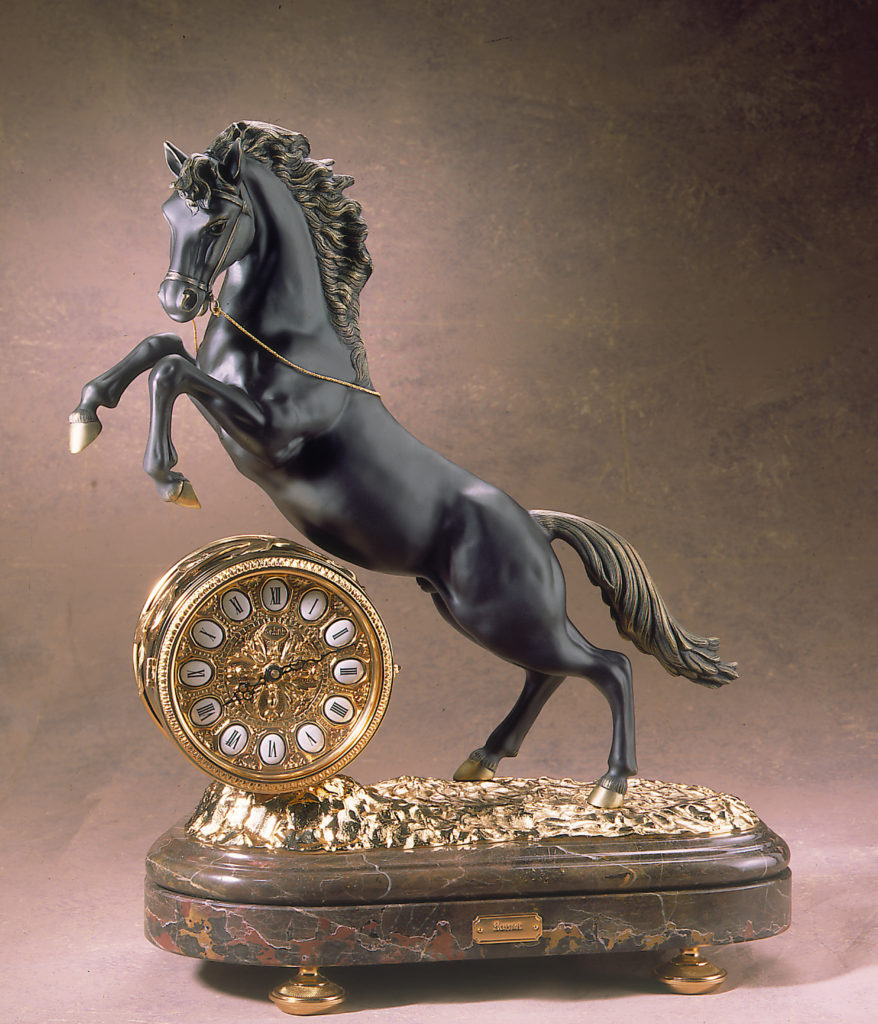 статуэтка коня с часами