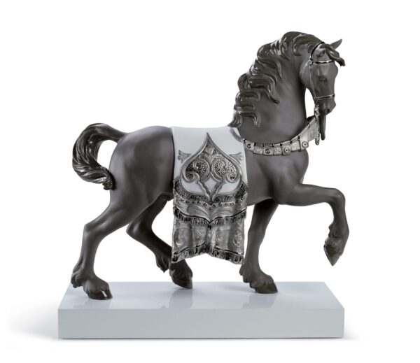 Фарфоровая статуэтка Дворцовый конь 42*40 см магазин Status в Ташкенте